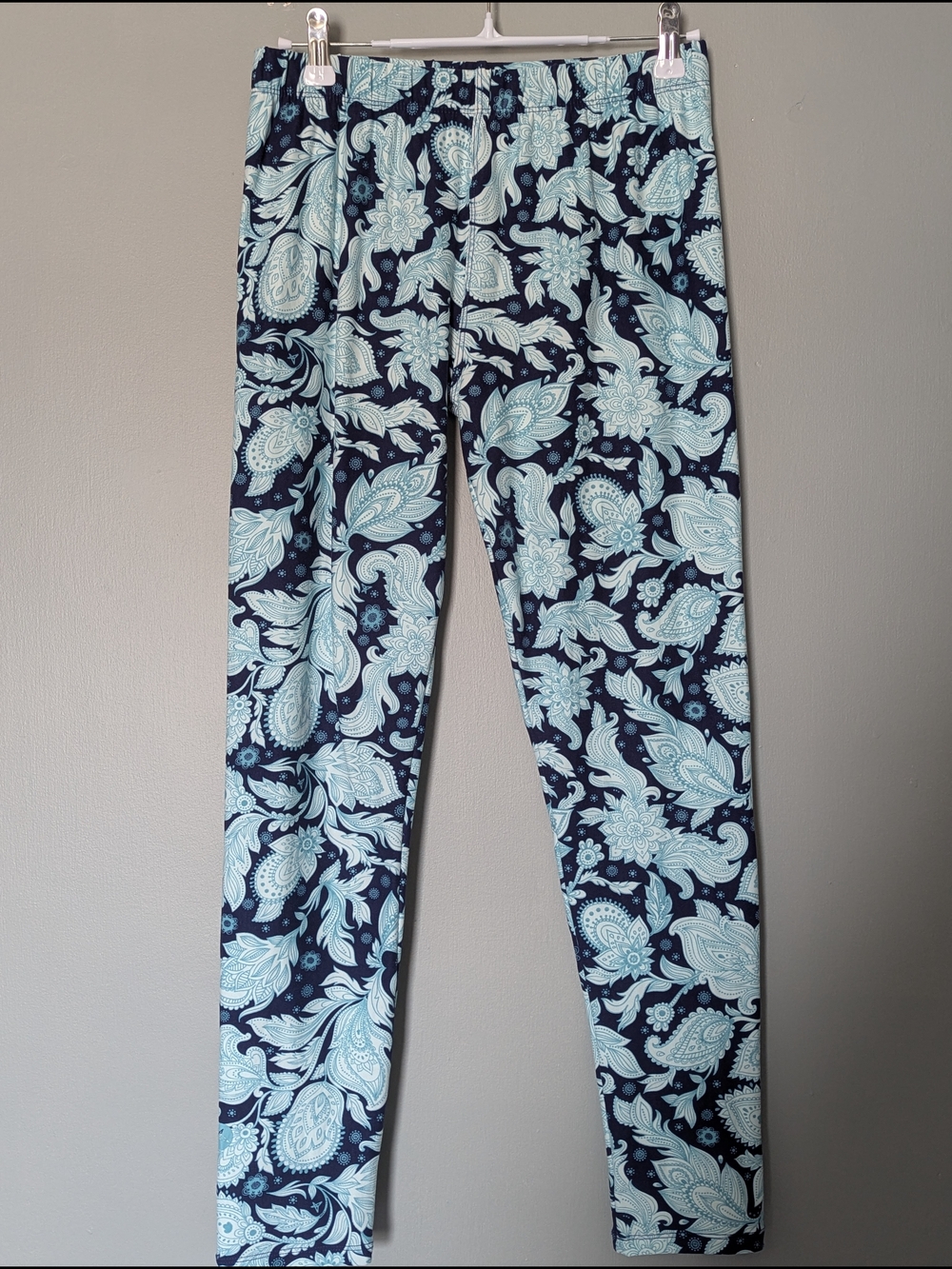 4/$10 ✨ Sweetlegs Women's O/S Navy & Light Blue Paisley Leggings